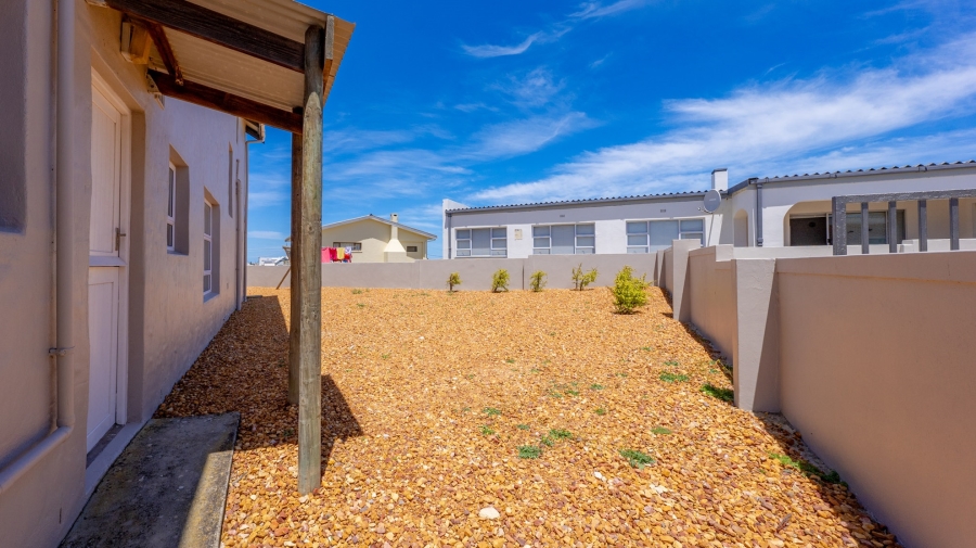 5 Bedroom Property for Sale in Struisbaai Western Cape